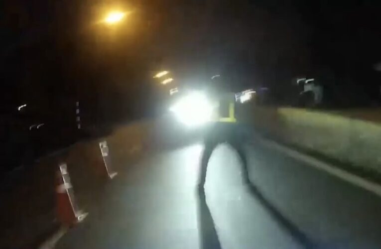 Video ghi lại khoảnh khắc thanh niên “thông chốt” tông thẳng vào chiến sĩ CSGT ở Vũ Thư, Thái Bình cũ