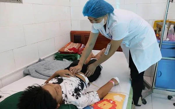 Cảnh báo gia tăng thủng dạ dày ở trẻ em do stress và ăn uống thiếu khoa học